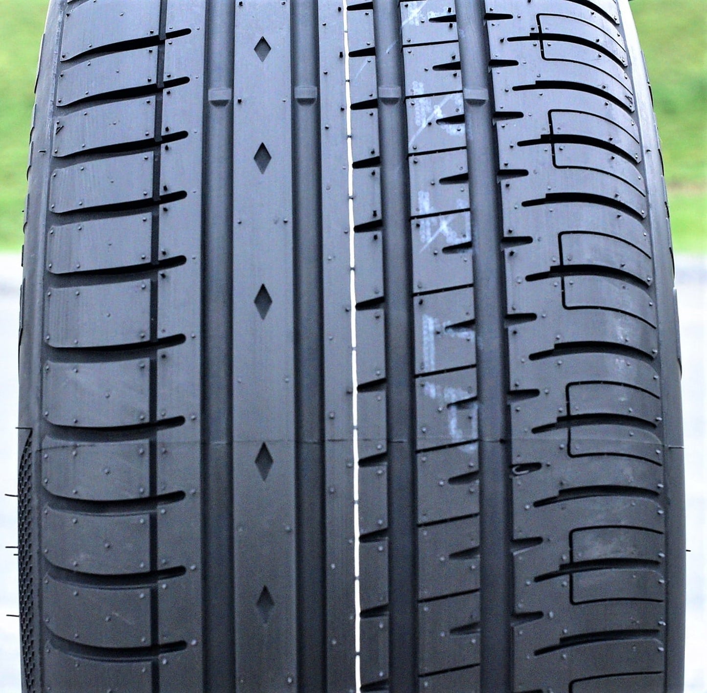 A pair of 2(2) 225/40R20 101W XL AS A/S performance tires