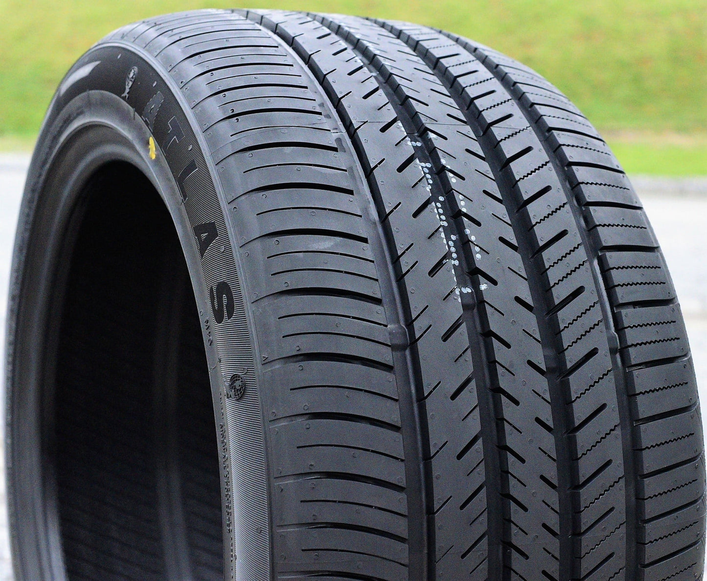 Set of 4 (4) 235/30R20 88W XL A/S performance tires